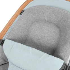 Maxi-Cosi Kori Wippe Essential Grey 14 Maxi-Cosi Kori Wippe Essential Grey -Baby Life Verkauf 2835050110u1y2020 2020 bouncer kori grey essentialgrey newbornpillow side