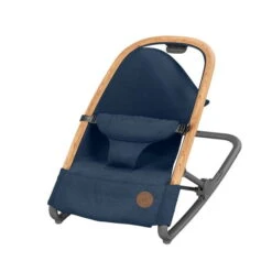 Maxi-Cosi Kori Wippe Essential Blue 9 Maxi-Cosi Kori Wippe Essential Blue -Baby Life Verkauf 2835720110 2020 maxicosi homeequipment bouncer kori blue essentialblue cover 3qrtleft