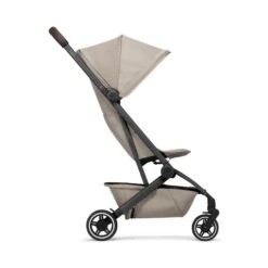 Joolz Aer+ Lovely Taupe Buggy Inkl. Transporttasche 7 Joolz Aer+ Lovely Taupe Buggy Inkl. Transporttasche -Baby Life Verkauf joolz aer seat side view lovely taupe